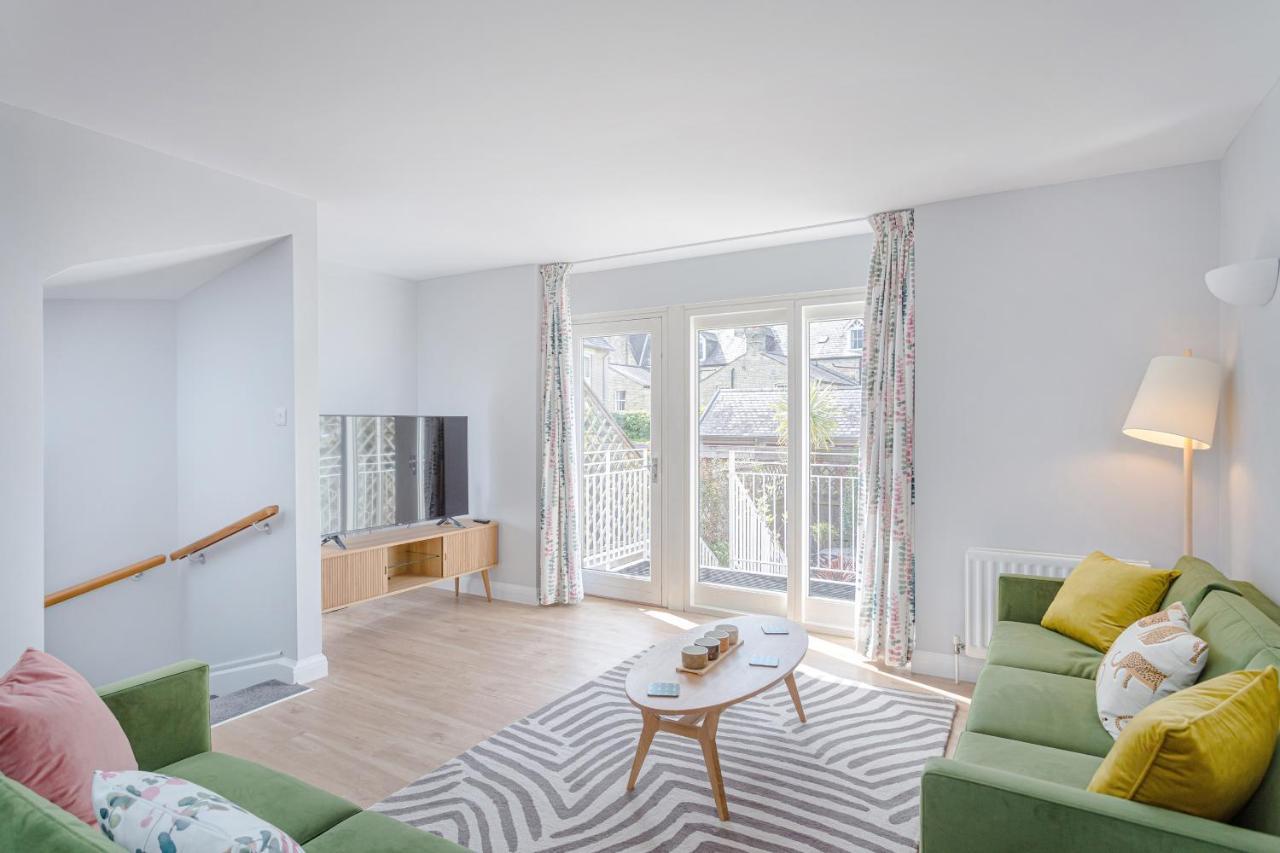 3 Bedroom Jesus Green Townhouse With Parking CBG エクステリア 写真