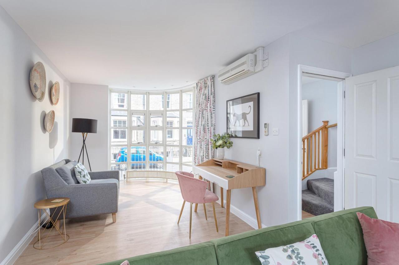 3 Bedroom Jesus Green Townhouse With Parking CBG エクステリア 写真