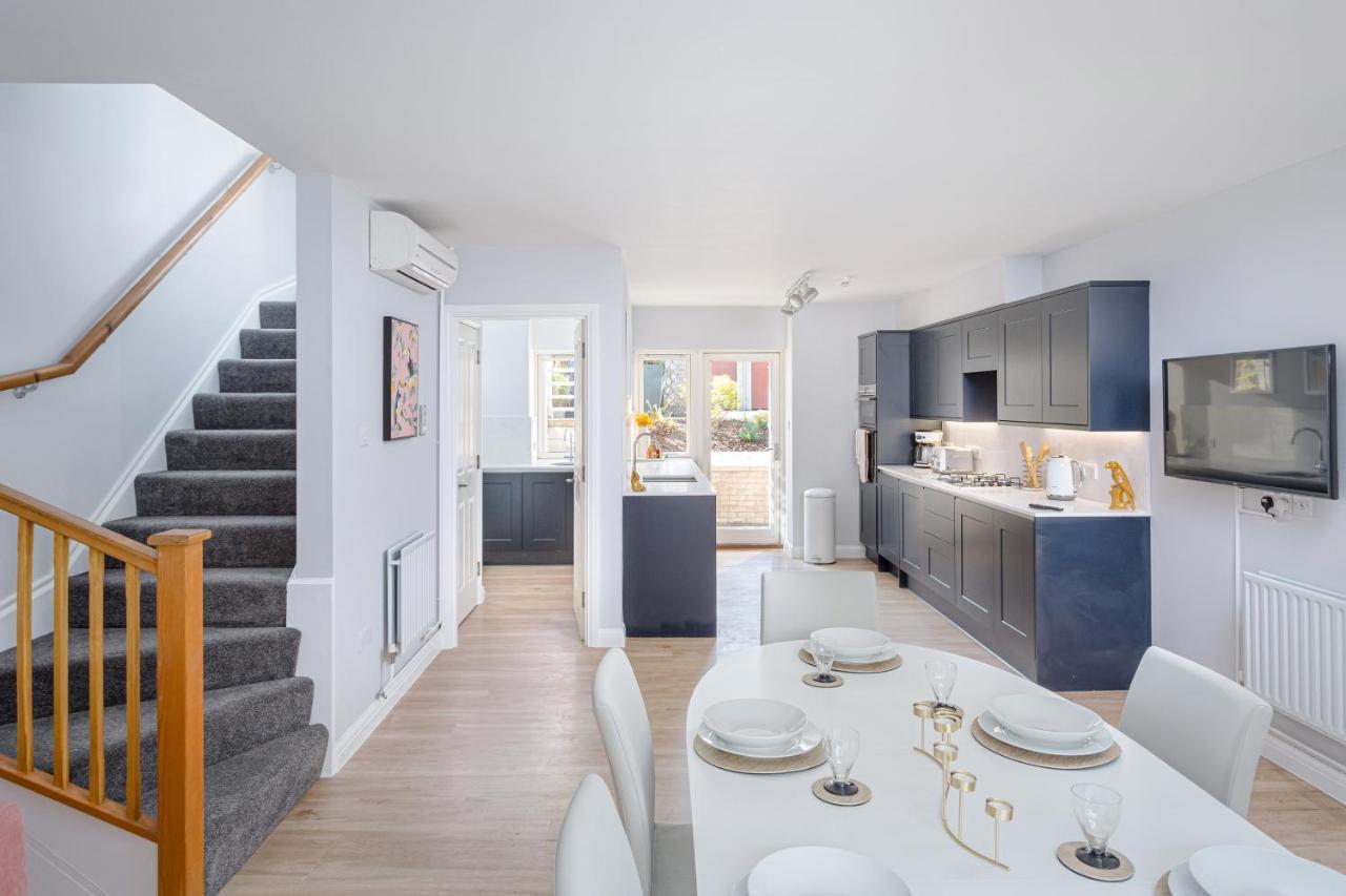 3 Bedroom Jesus Green Townhouse With Parking CBG エクステリア 写真