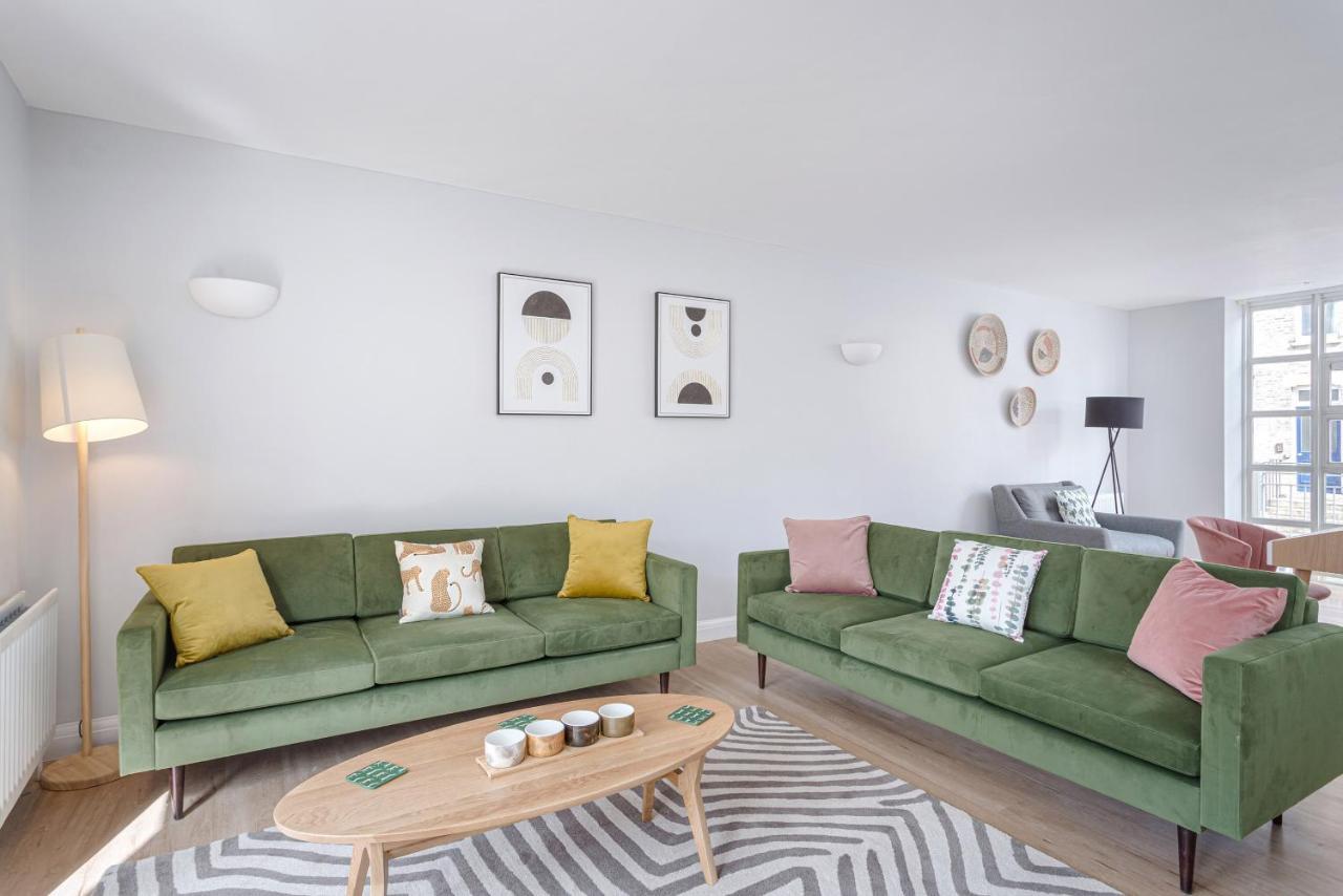 3 Bedroom Jesus Green Townhouse With Parking CBG エクステリア 写真