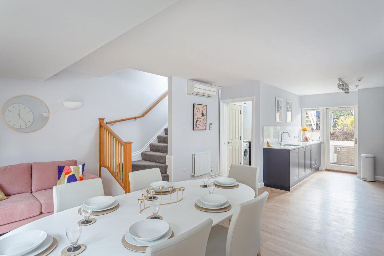 3 Bedroom Jesus Green Townhouse With Parking CBG エクステリア 写真