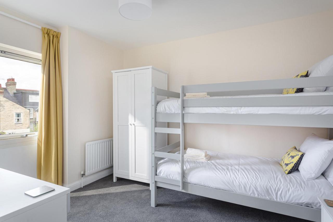 3 Bedroom Jesus Green Townhouse With Parking CBG エクステリア 写真
