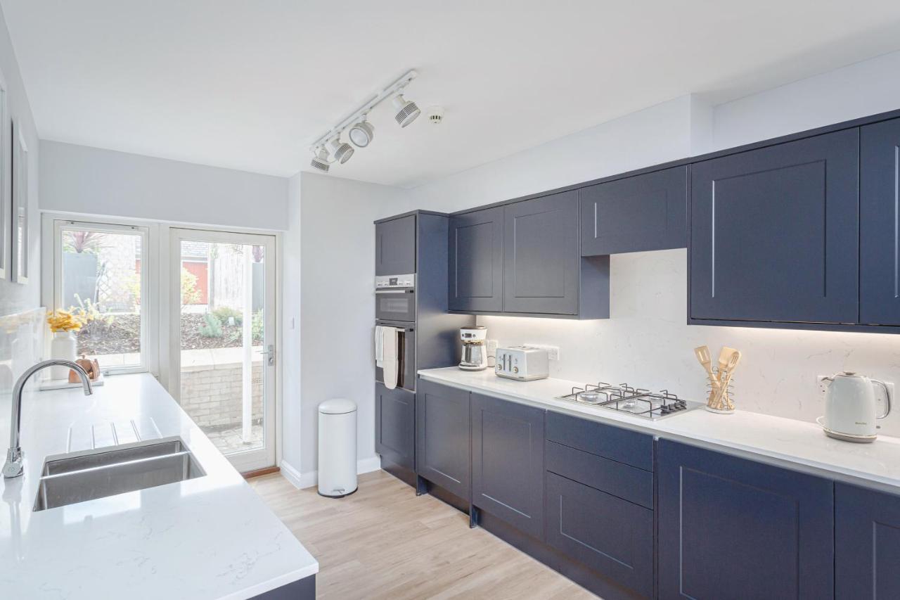3 Bedroom Jesus Green Townhouse With Parking CBG エクステリア 写真
