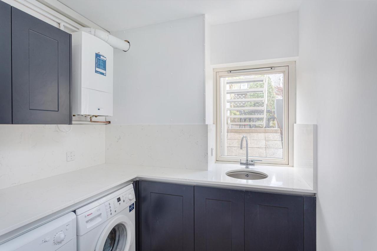 3 Bedroom Jesus Green Townhouse With Parking CBG エクステリア 写真