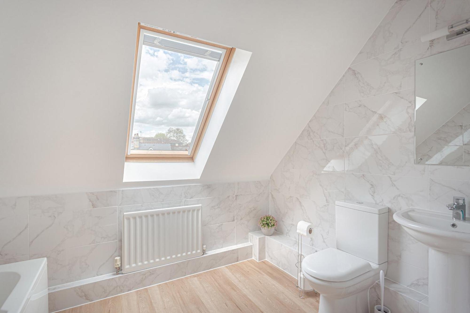 3 Bedroom Jesus Green Townhouse With Parking CBG エクステリア 写真