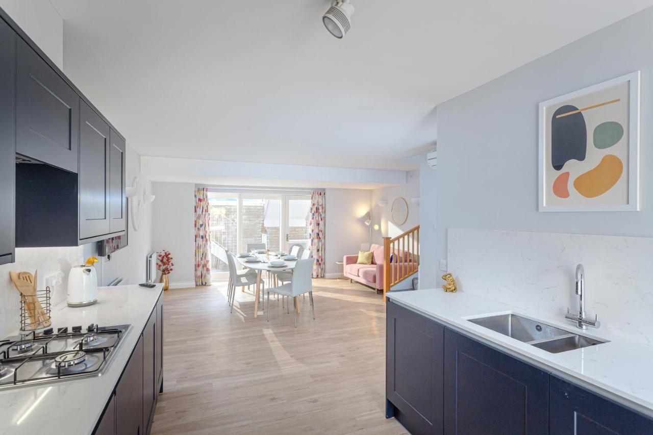 3 Bedroom Jesus Green Townhouse With Parking CBG エクステリア 写真