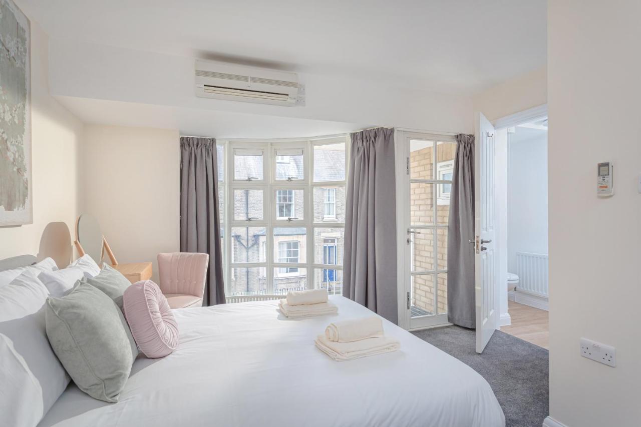 3 Bedroom Jesus Green Townhouse With Parking CBG エクステリア 写真