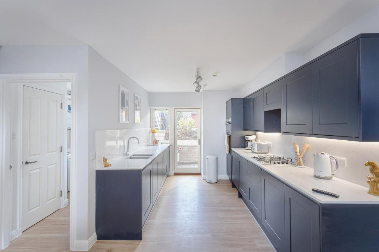 3 Bedroom Jesus Green Townhouse With Parking CBG エクステリア 写真