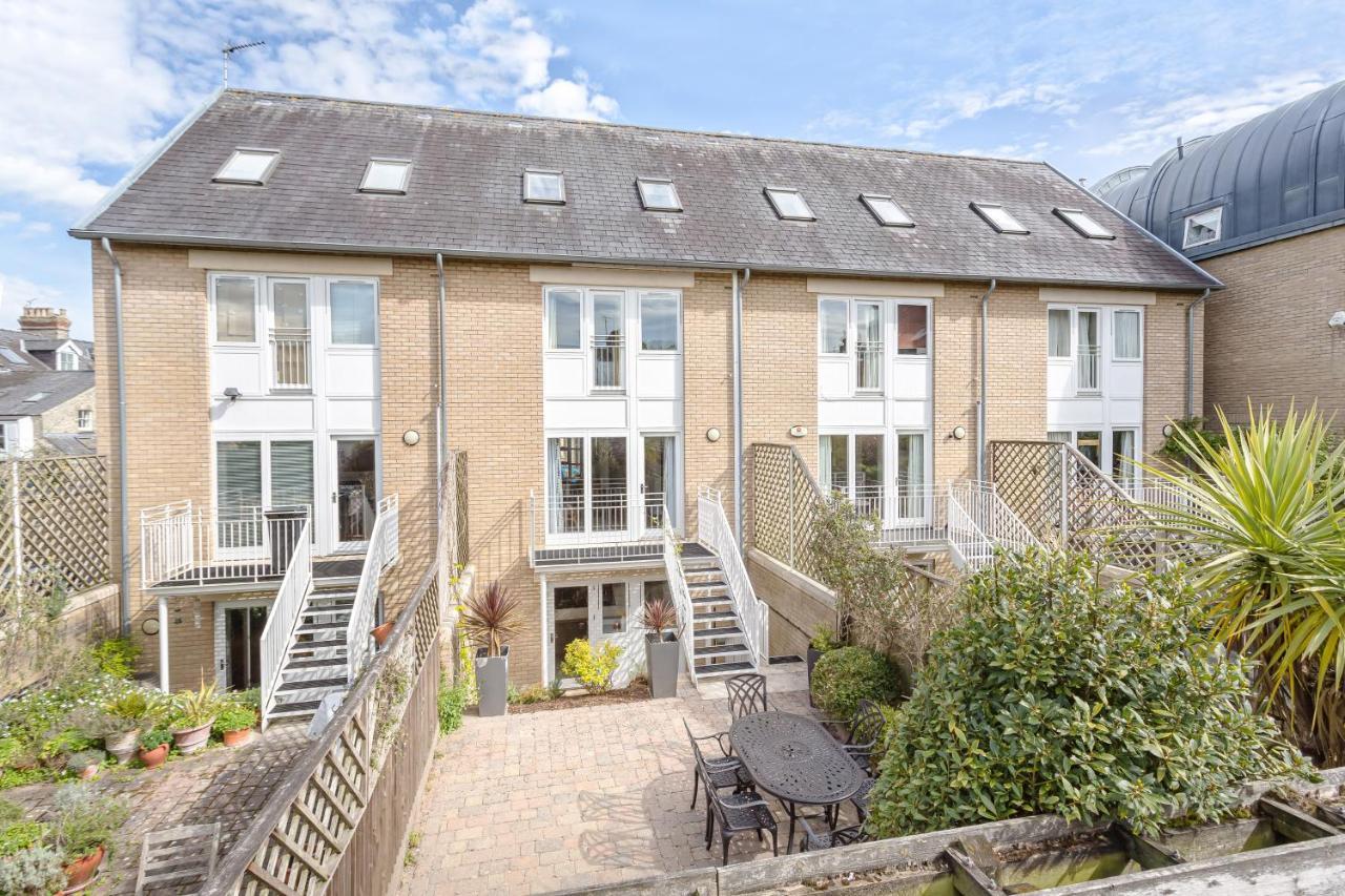 3 Bedroom Jesus Green Townhouse With Parking CBG エクステリア 写真